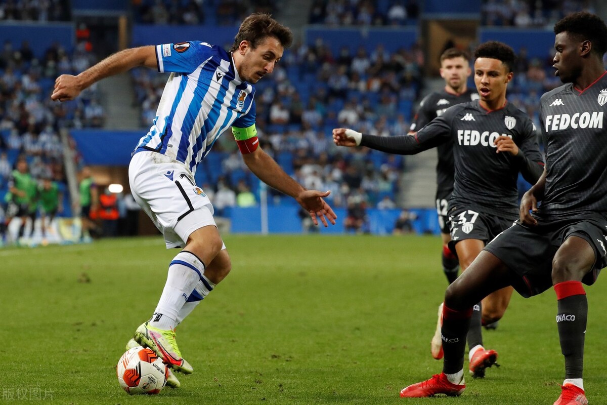 今晨拉齐奥调整名单以备法甲，止住颓势环节打磨，球迷炸锅，临场指挥获称赞的简单介绍