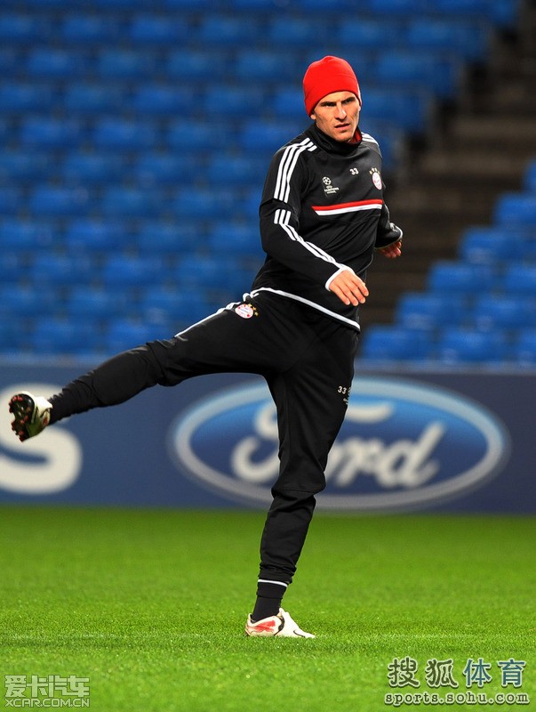 包含广州队迎欧冠关键赛，今夜状态回暖，更衣室稳定，控场能力受关注的词条